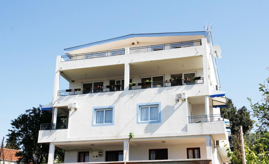 Apartments Ajla Utjeha Exterior photo